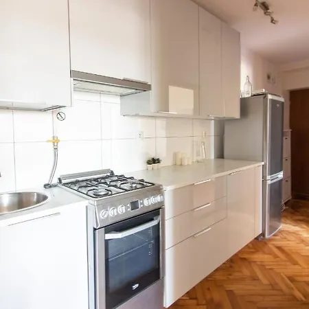 Golden Apartments&St95 아파트 *